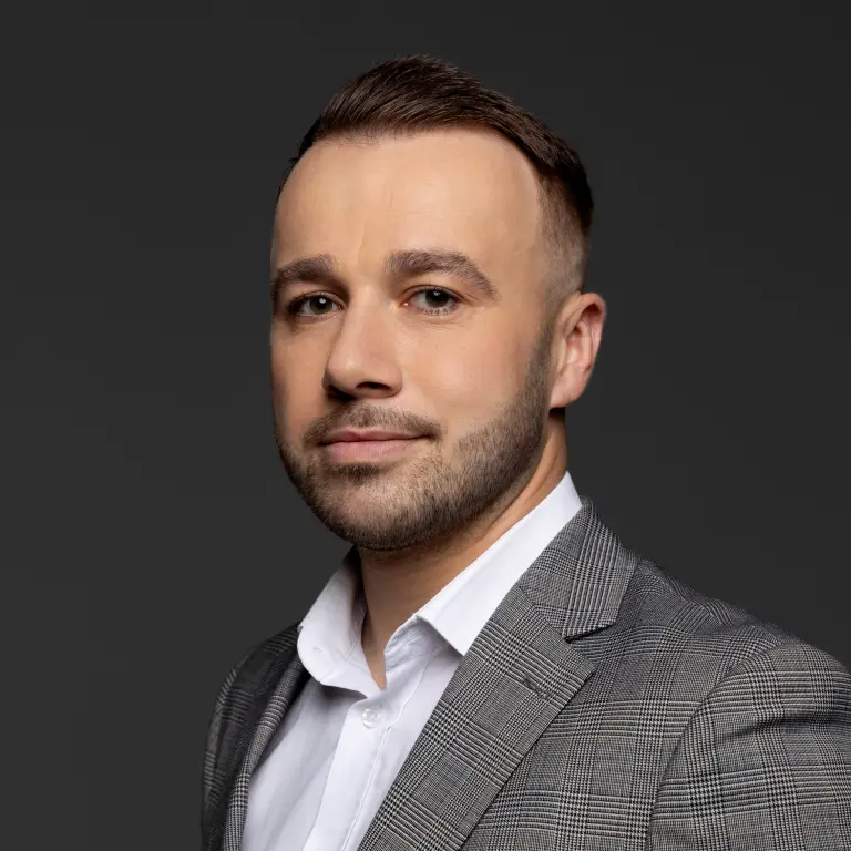 new lukasz kazimierczak kwadrat 768x768 1